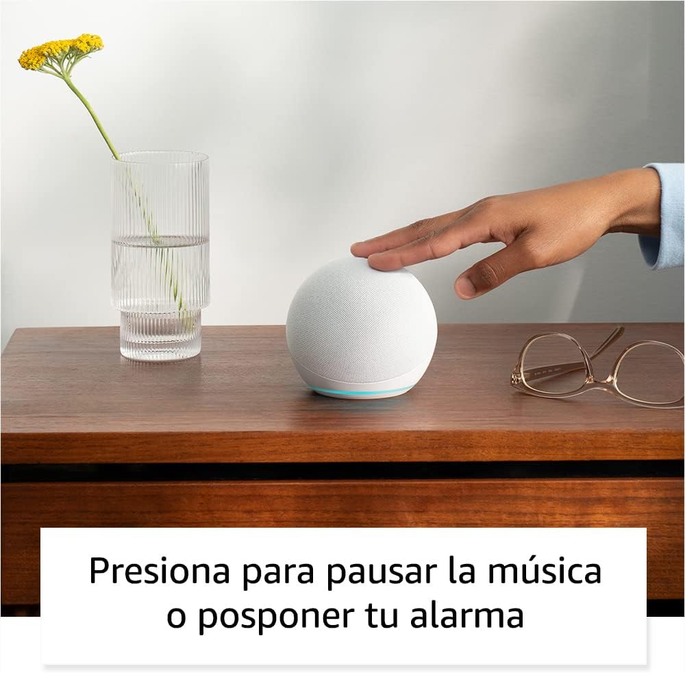Echo Dot (modelo más reciente): bocina Alexa con sonido vibrante, ideal para recámaras, comedores y oficinas (negro)
